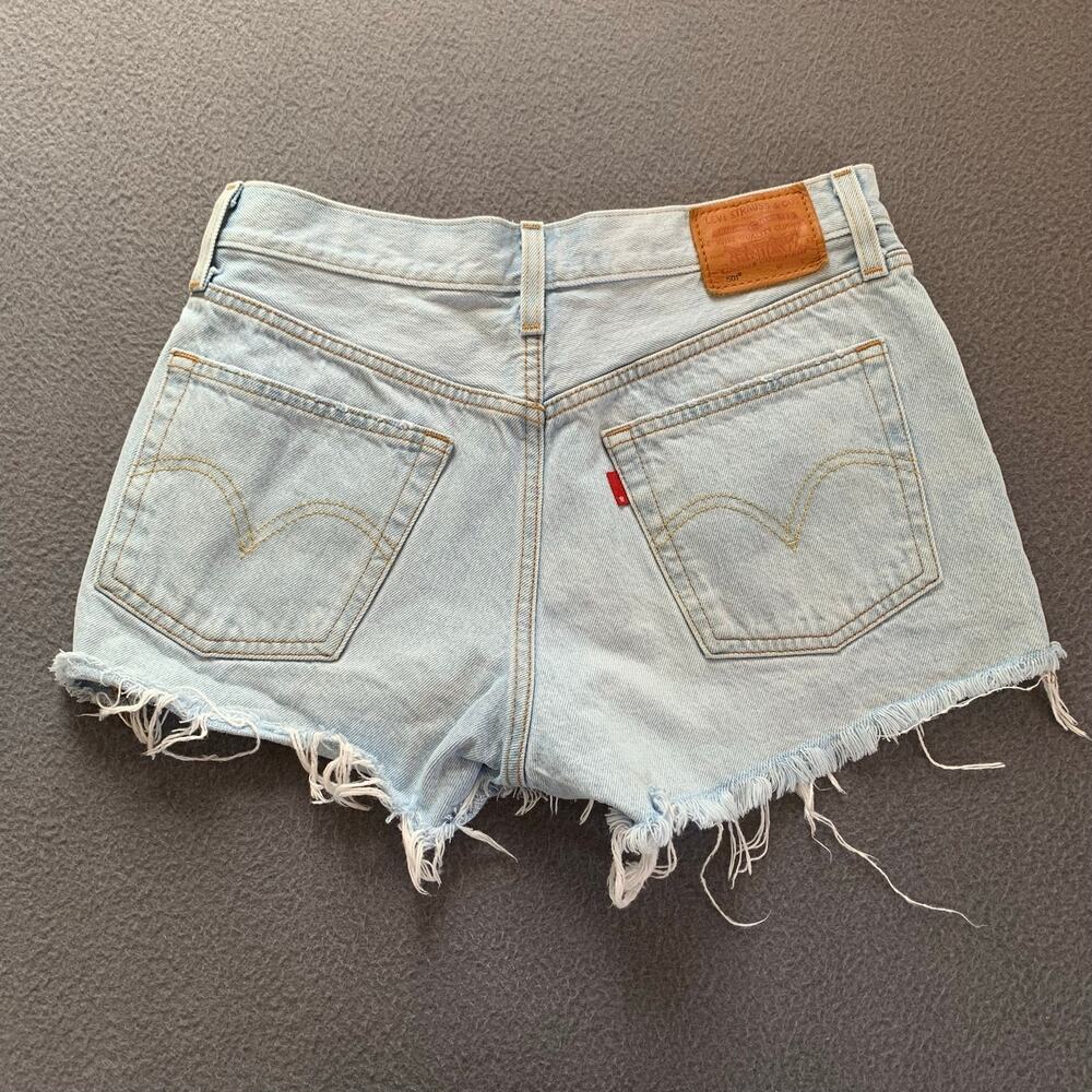 Levi's 501 Button Fly Denim Cut Off Shorts Raw Hem Frayed Light Wash Size 27 - Picture 2 of 9